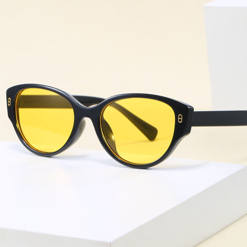 Dame Cat-Eye Solbrille med moderne plastikkramme Skanto