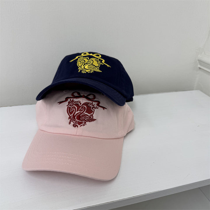 Kvinners broderte svanetema baseball cap Skanto