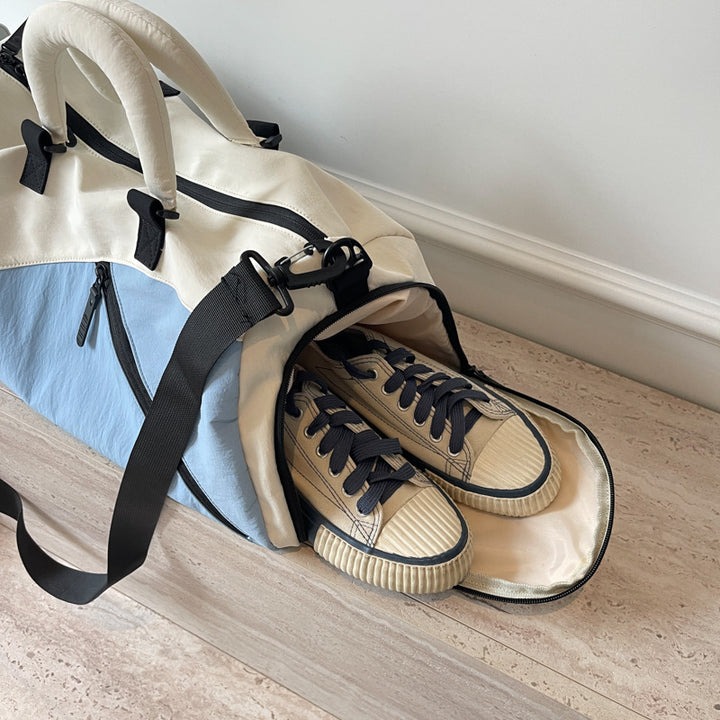 Sporty reise bag med forskjellige rom og slitesterkt materiale Skanto