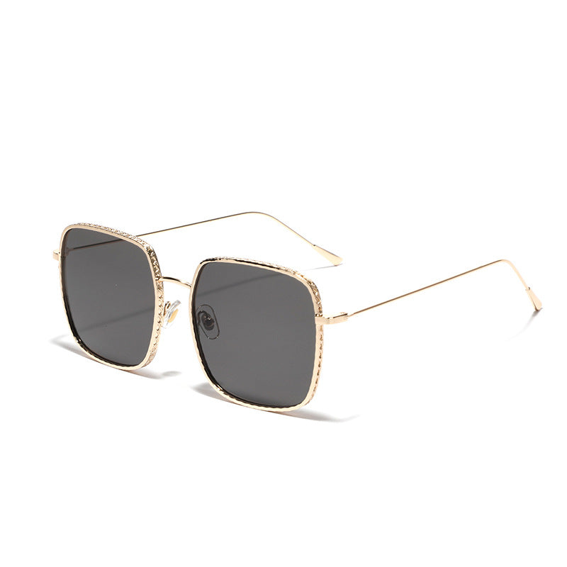Damer oversized solbriller med elegante detaljer Skanto