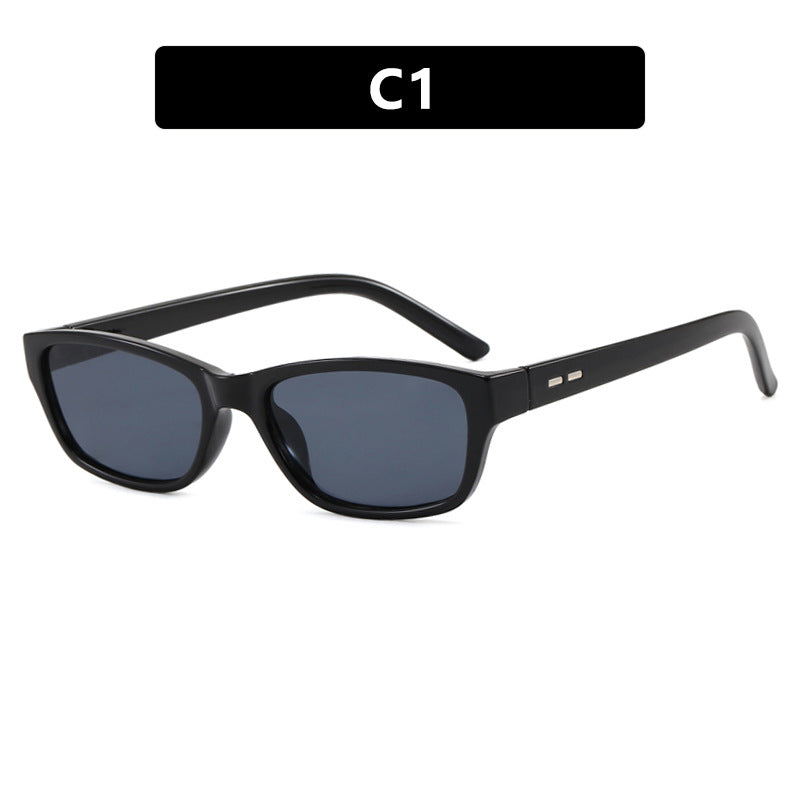 Dame solbrille i moderne, kantete design Skanto