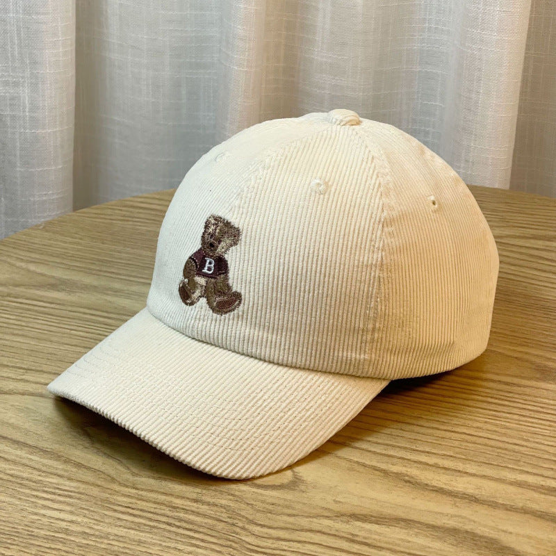 Kvinnens kordfløyels baseball cap med teddy-bjørn broderi Skanto