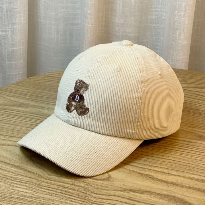 Kvinnens kordfløyels baseball cap med teddy-bjørn broderi Skanto