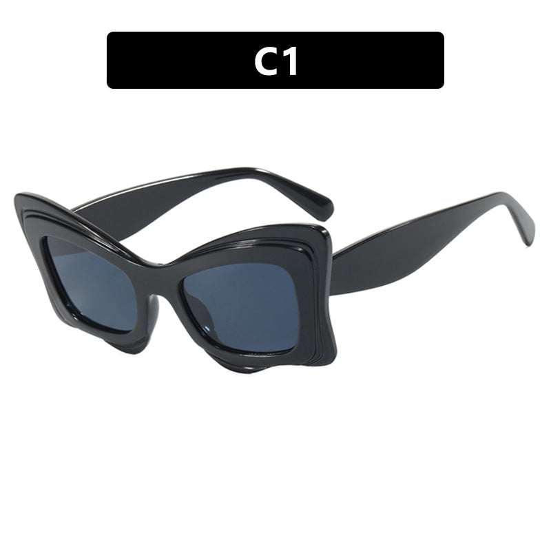Dame oversized solbrille i ekstravagant design Skanto