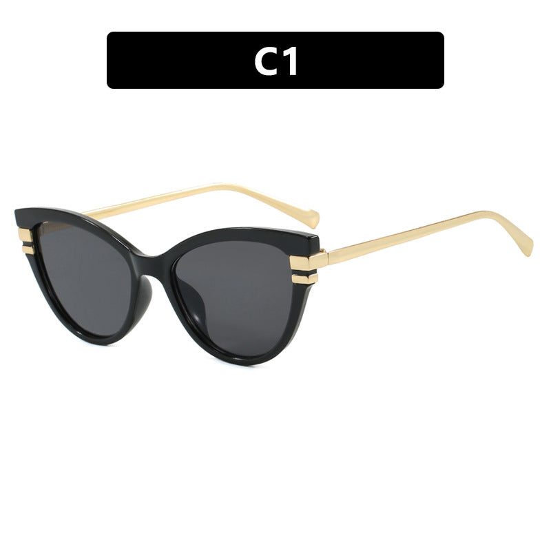 Dame Cat-Eye solbriller med elegant plastramme og gullaccentuer Skanto