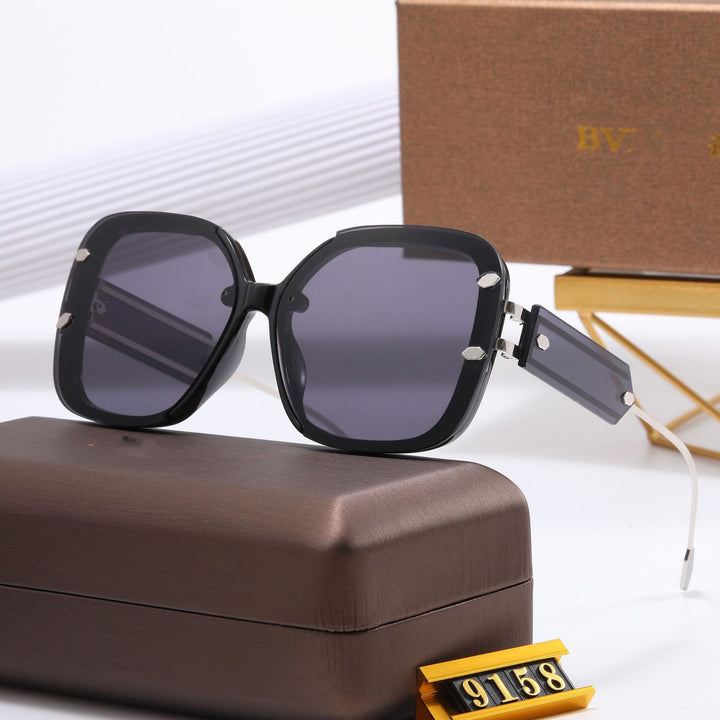 Dame designer-solbrille med ekstravagant ramme Skanto