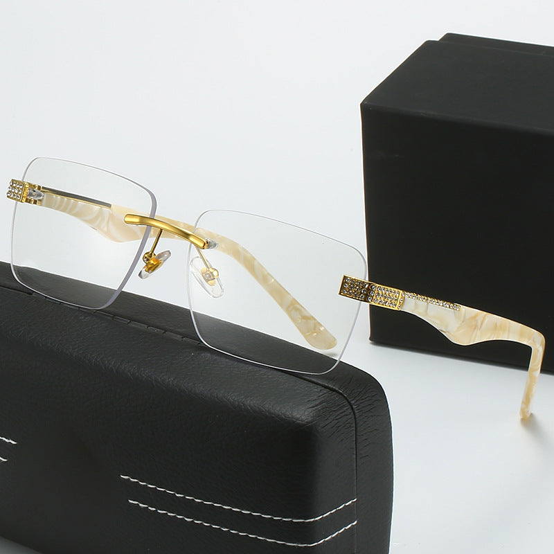 Dame fashion solbriller i elegant kvadratisk design Skanto