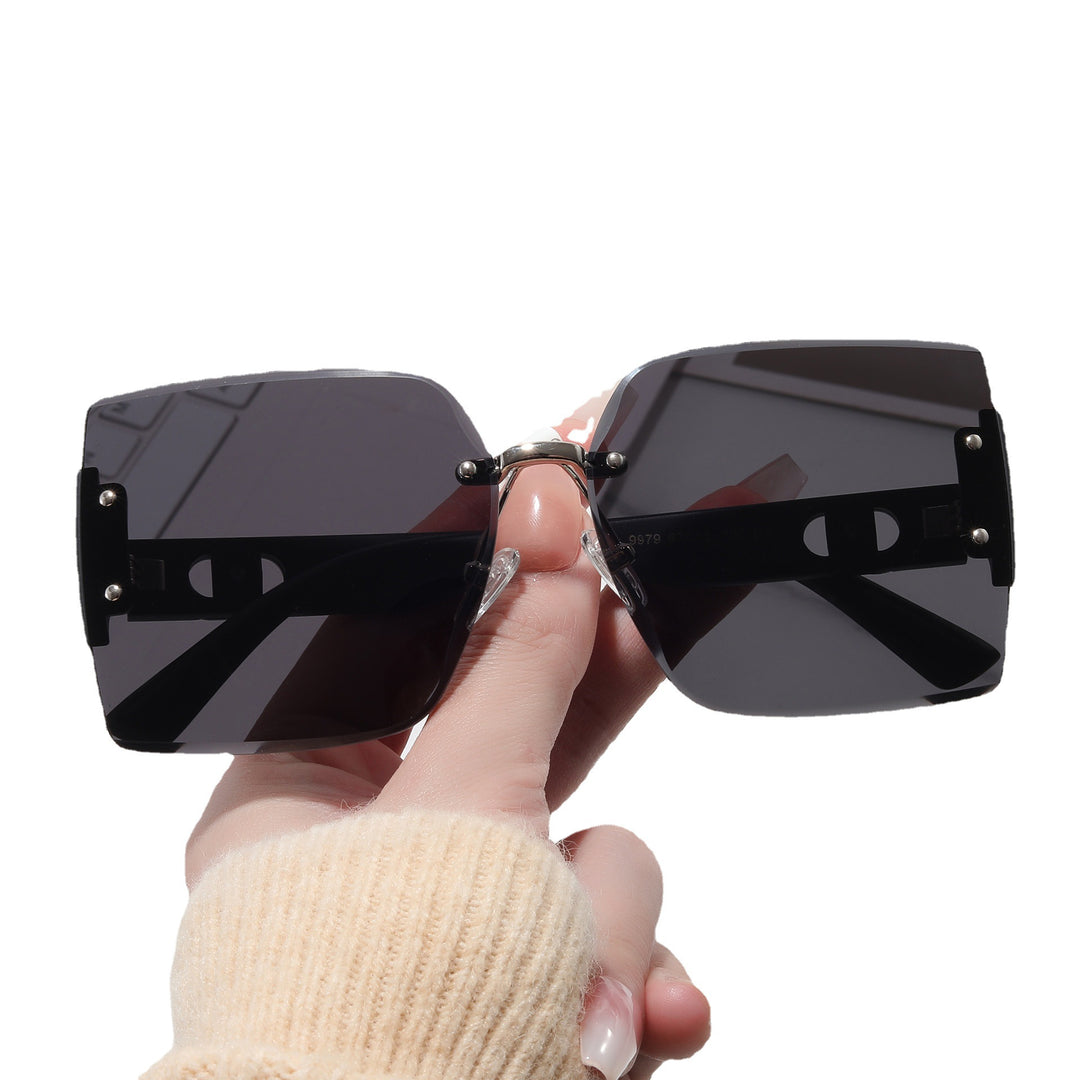 Damer Høyverdig rektangulær solbrille med stilfull metallramme Skanto