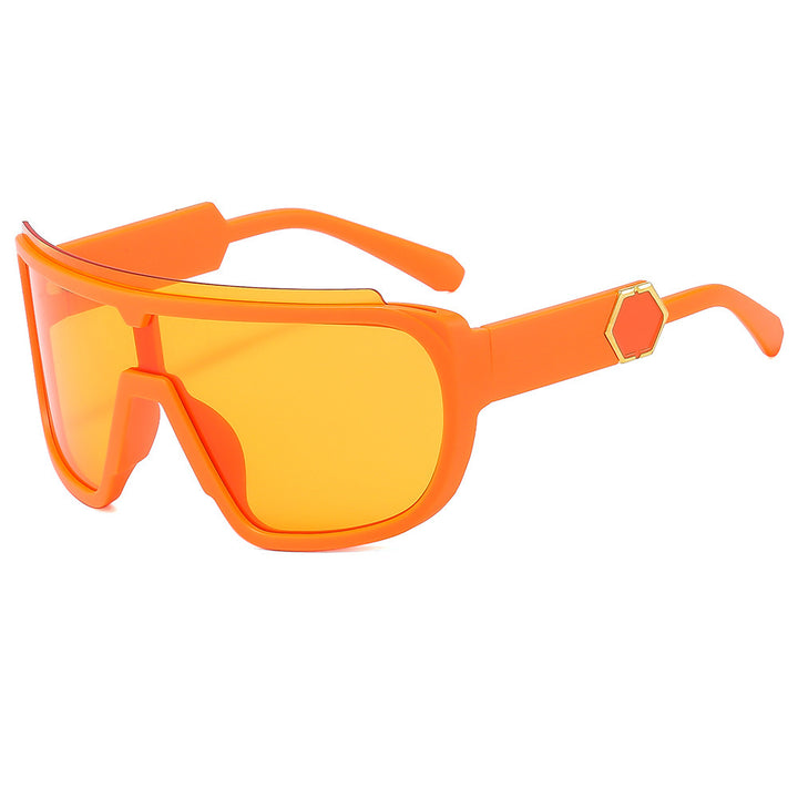 Dame sporty solbriller med futuristisk design og bred front Skanto
