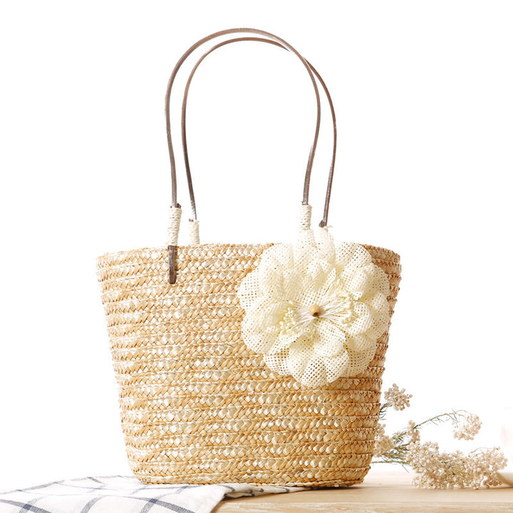 Beach bag with decorative floral detail Skanto