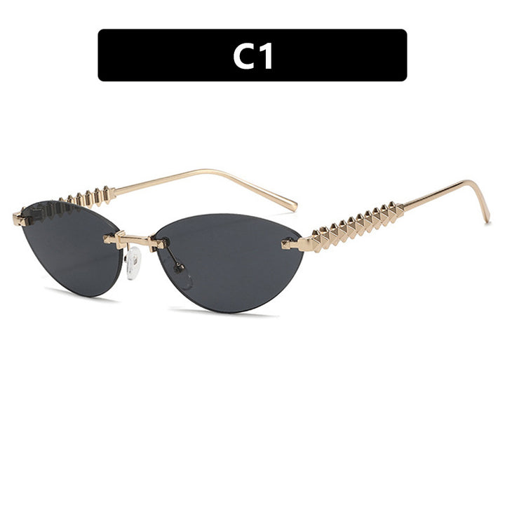 Dame solbrille i moderne, geometrisk design med stilfull metallramme og UV-beskyttelse Skanto