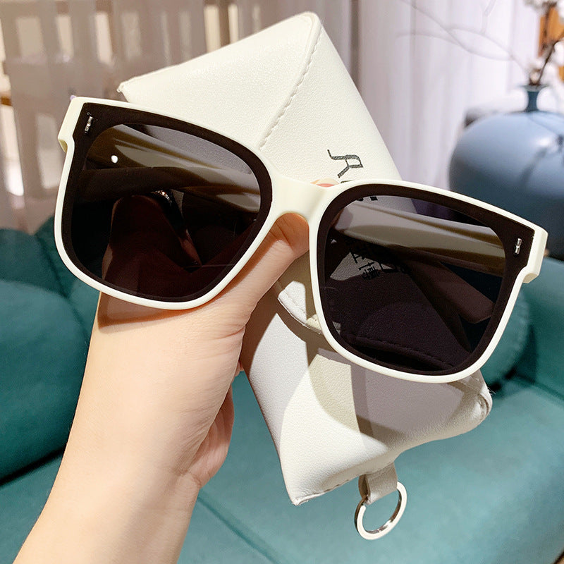 Dame Fashionable solbriller i trendy kvadratisk design Skanto