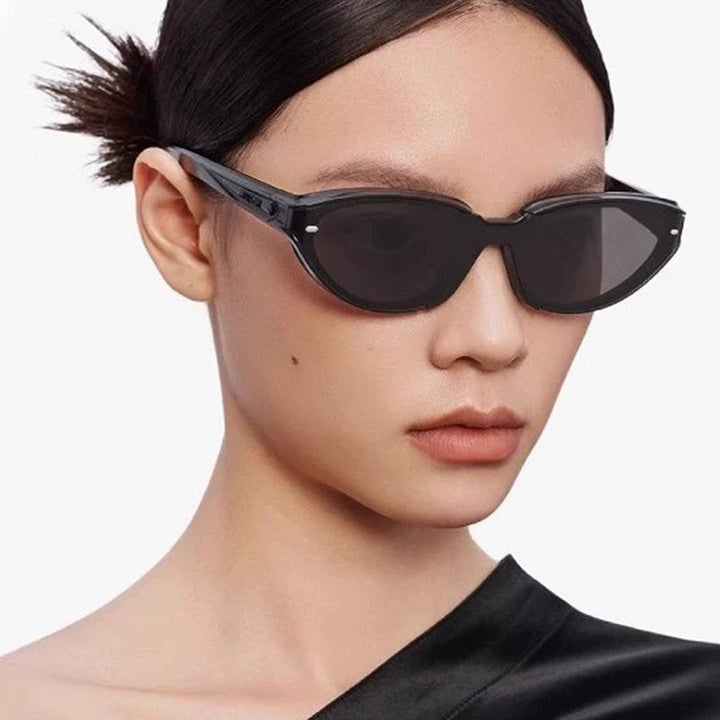 Dame moter Solbrille med moderne design og beskyttende UV-filter Skanto