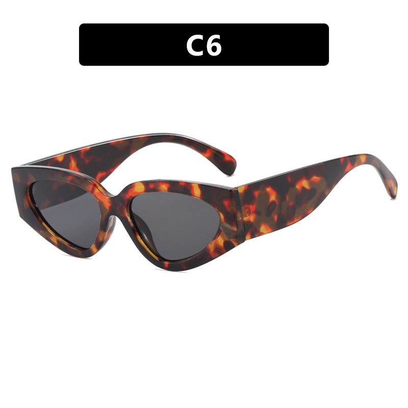 Dame Cat-Eye solbriller med ekstravagant design og beskyttende UV-filter Skanto