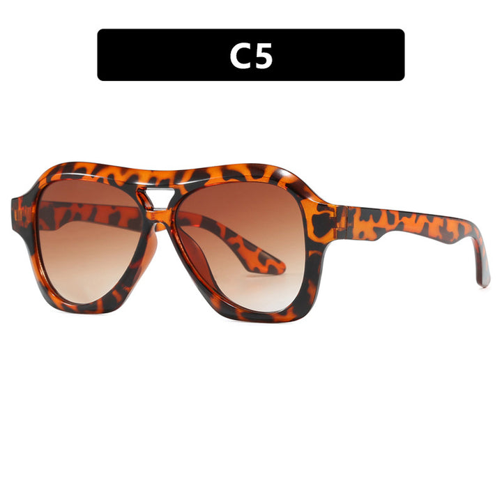 Dame moterik solbrille i innovativ design med bred ramme Skanto