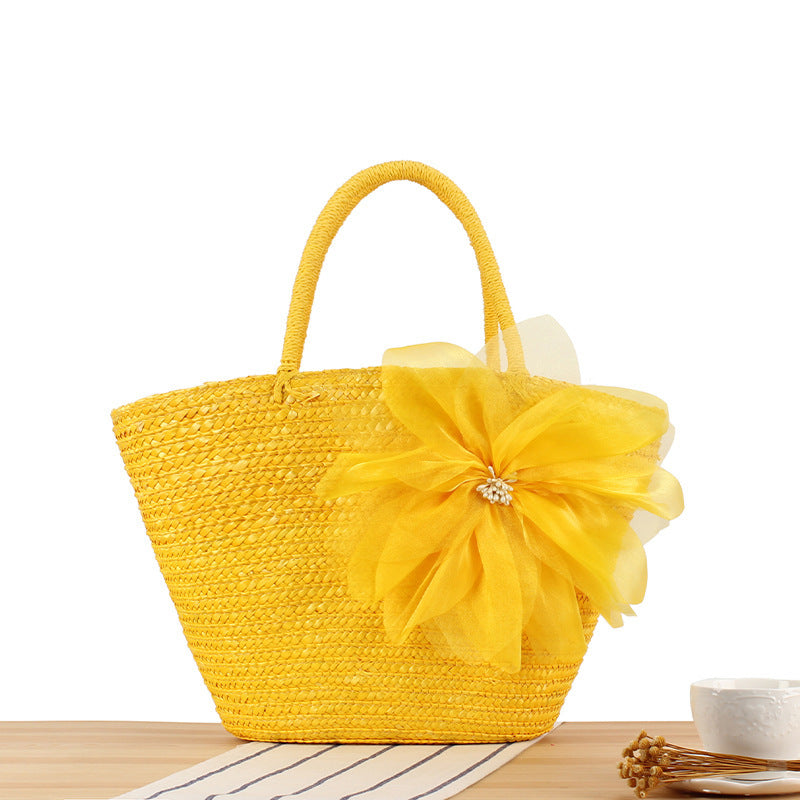 Elegant straw bag with floral accents Skanto