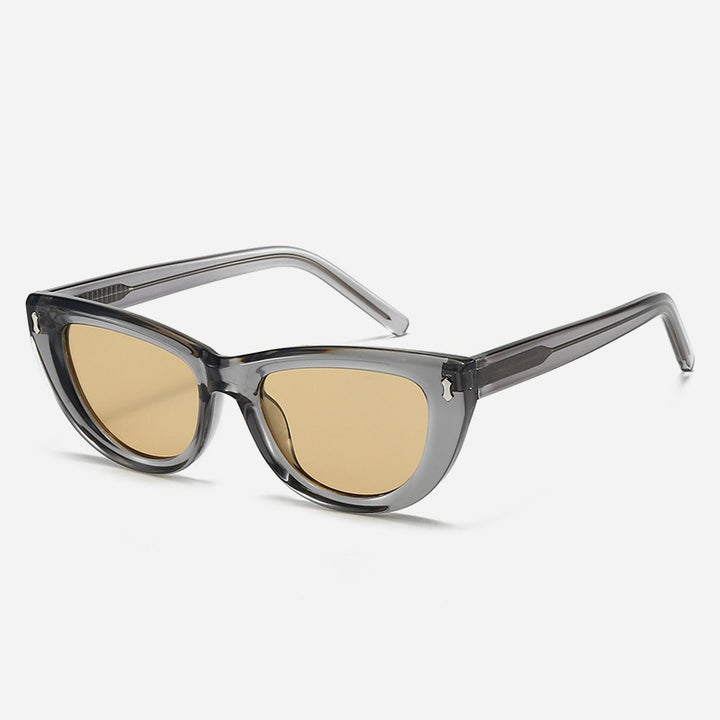 Dame Cat-Eye solbriller med transparent ramme og brune linser Skanto