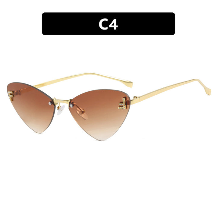 Damer ekstravagante Cat-Eye solbriller med glitrende detaljer Skanto