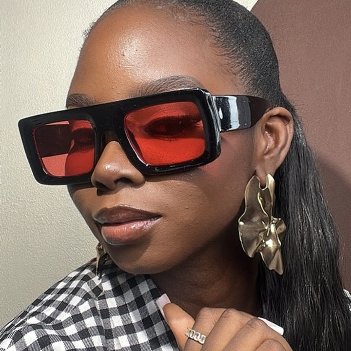 Damer stilige kvadratiske solbriller med robust ramme og beskyttende linser Skanto