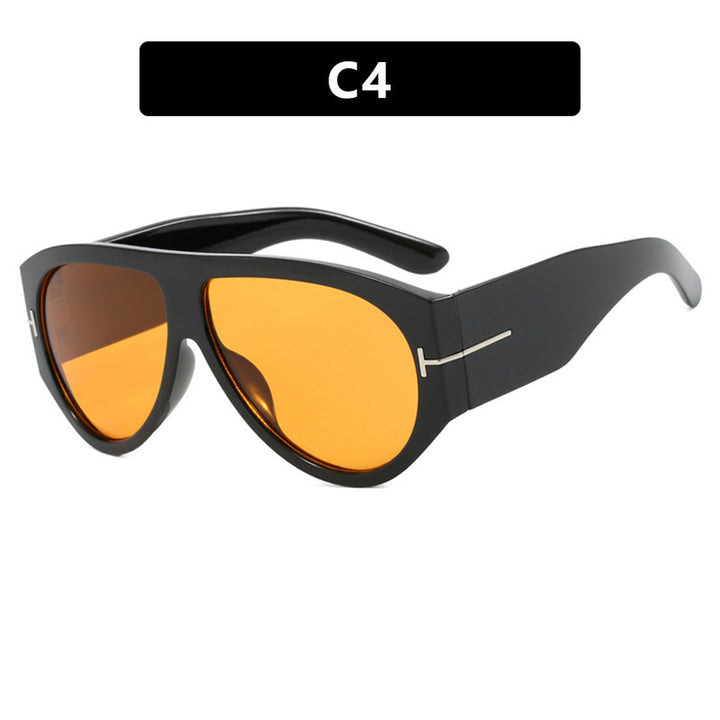 Dame elegant solbrille i markant design Skanto