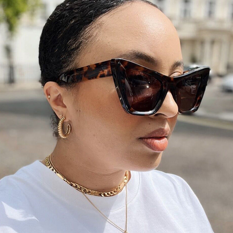 Dame trendy Cat-Eye solbriller med robust design og UV-beskyttelse Skanto