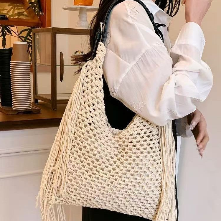 Håndlaget stilfull toteveske med frynser Skanto
