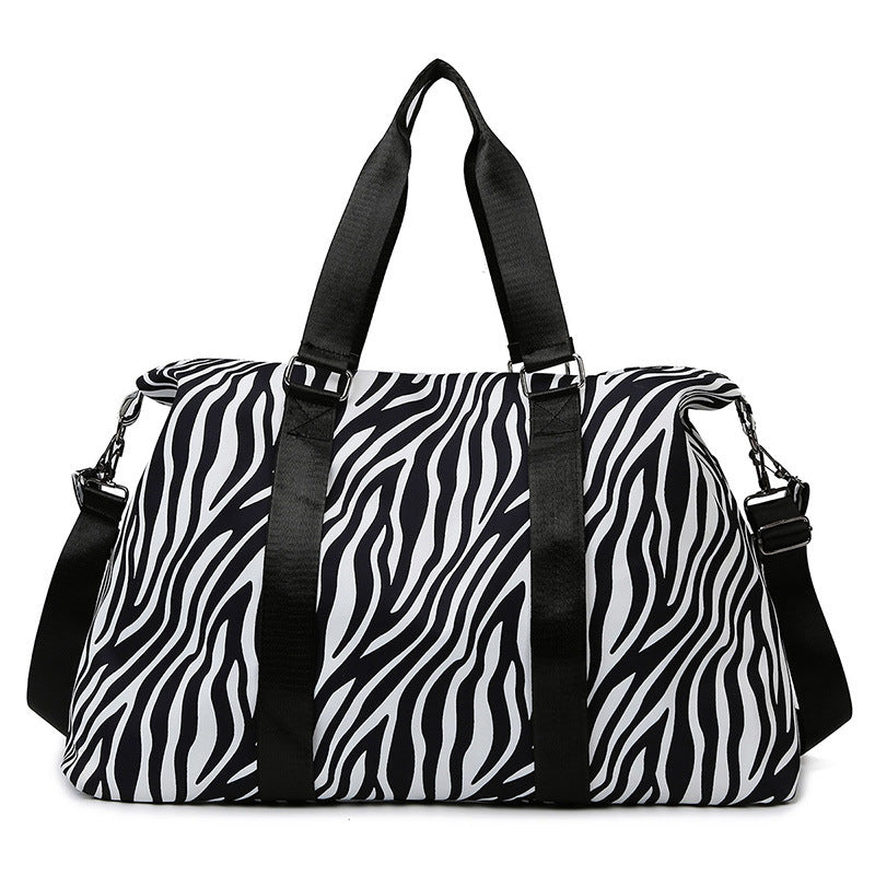 Sporty reise bag med trendy zebramønster Skanto