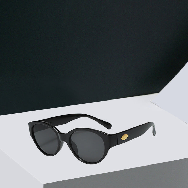 Dame moteriktig retro solbrille i moderne stil Skanto