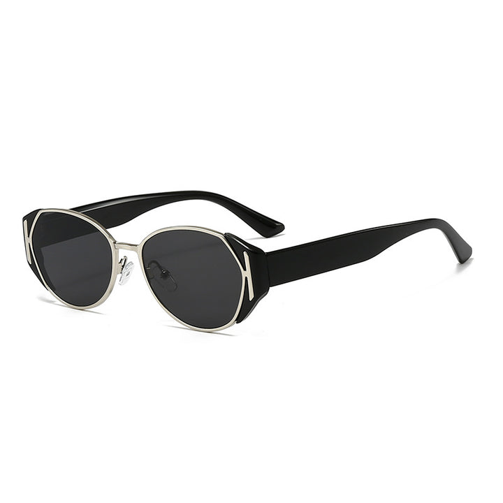 Dame moteriktig solbrille med markant ramme Skanto