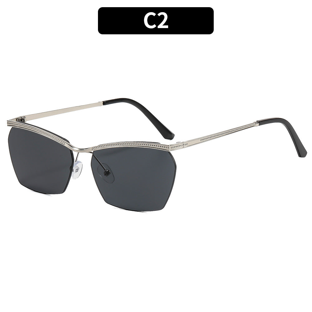 Dame moterik solbrille med filigran ramme og myk fargegradient Skanto