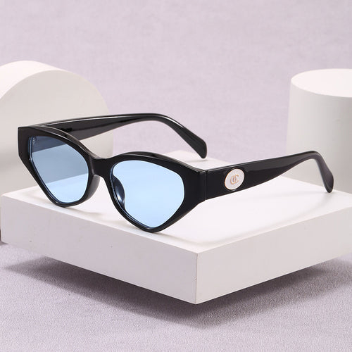 Dame trendy solbriller i elegant design Skanto