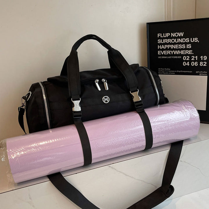 Sporty bag with multiple compartments and sturdy design Skanto