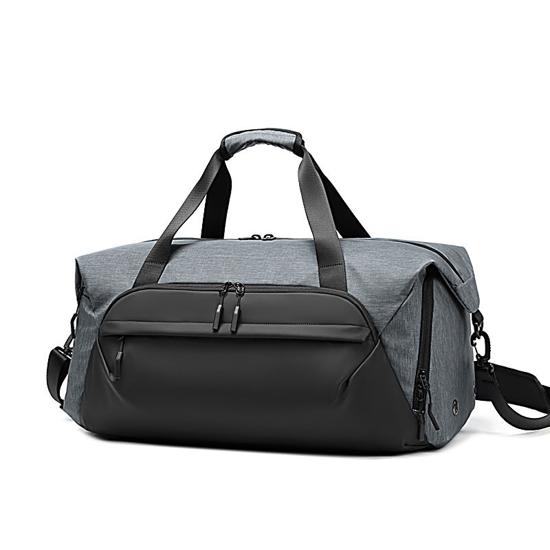 Sporty reiseveske med vannavvisende materiale og ulike rom Skanto