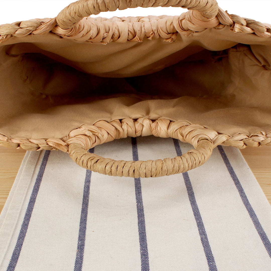 Handbag of handmade natural material with elegant round handle Skanto