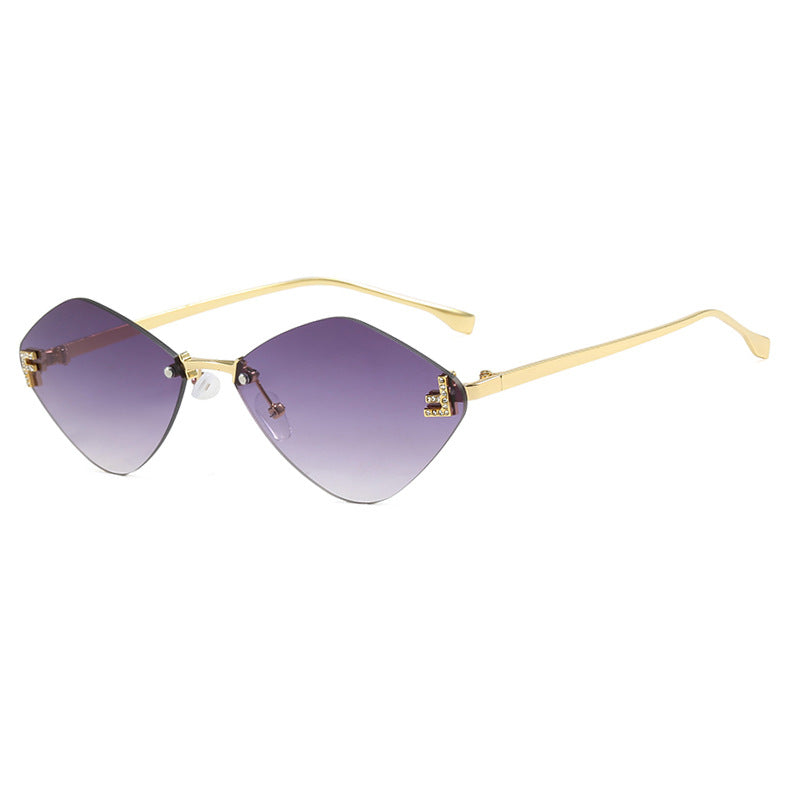 Dame geometrisk solbrille i ekstravagant design med gradiertede glass Skanto