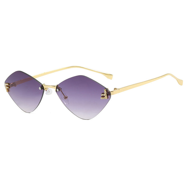 Dame geometrisk solbrille i ekstravagant design med gradiertede glass Skanto