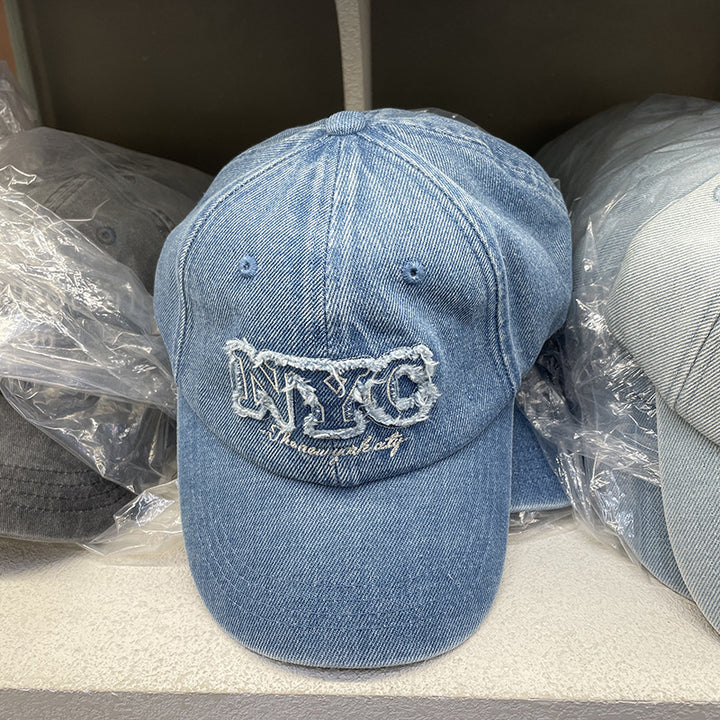 Unisex Slittet Denim Caps med NYC Broderi Skanto
