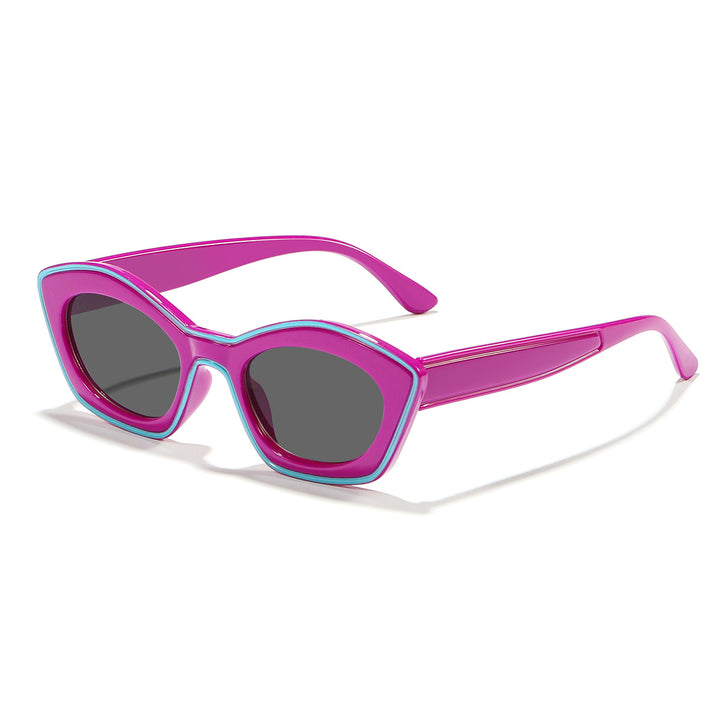 Dame moteriktig solbrille med elegant ramme og trendy design Skanto