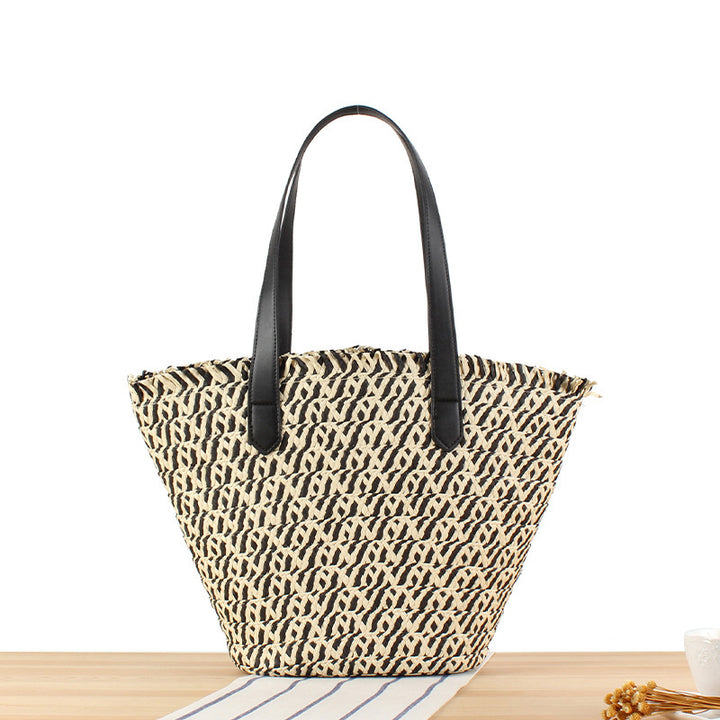Stylish leisure handbag made of braided natural material Skanto