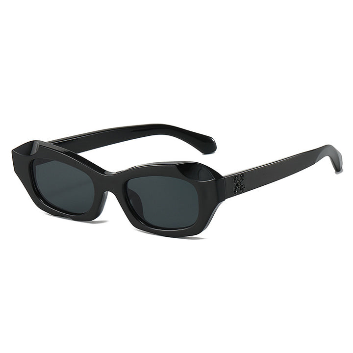 Dame moteriktig solbrille i innovativt design Skanto