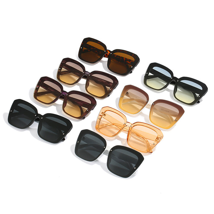 Damer oversized kvadratisk solbrille med sofistikert ramme Skanto