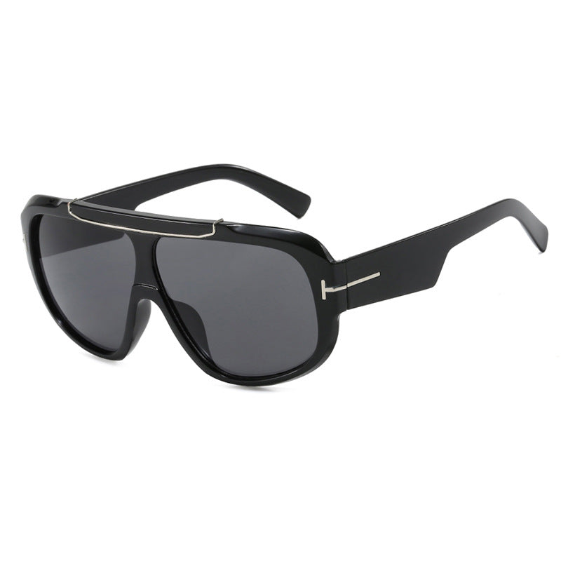 Dame Oversized-solbriller i moderne, transparent design Skanto