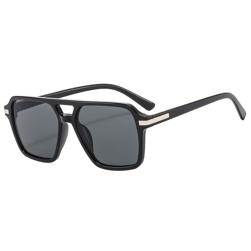Dame(modern) firkantet solbrille med elegant metallwrap Skanto