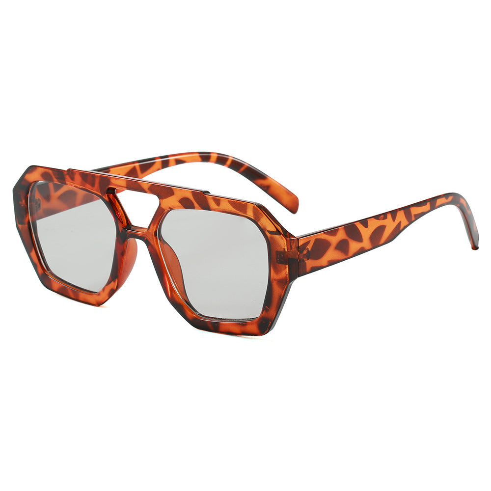 Dame geometrisk solbrille i ekstravagant design Skanto