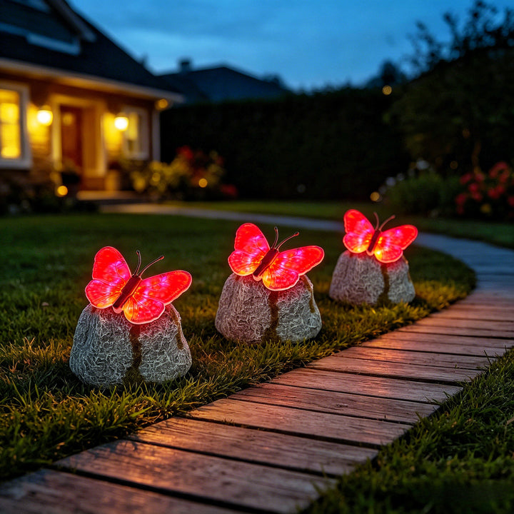 Dekorativ solenergidrevet sommerfugl som sitter på stein LED hageaksent Skanto