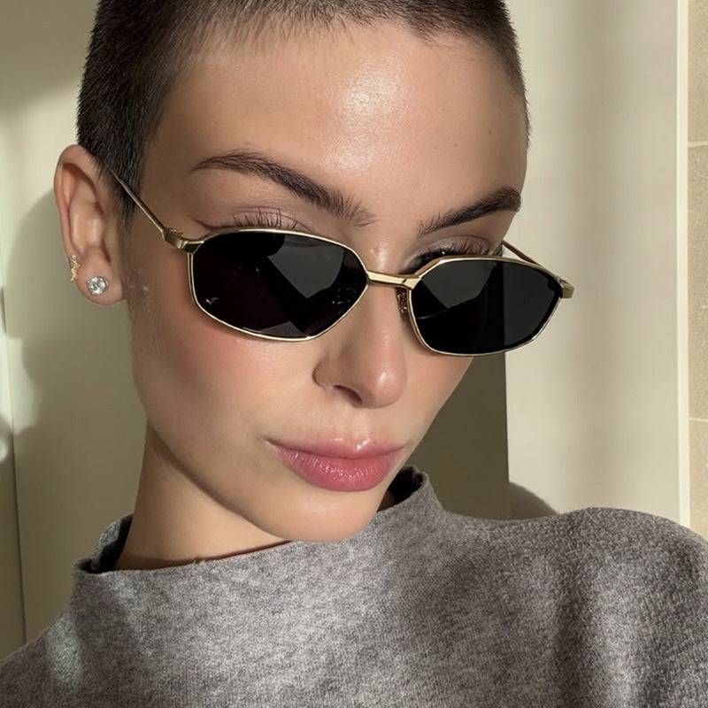 Damer geometriske solbriller med beskyttende UV-filter og minimalistisk metallramme Skanto