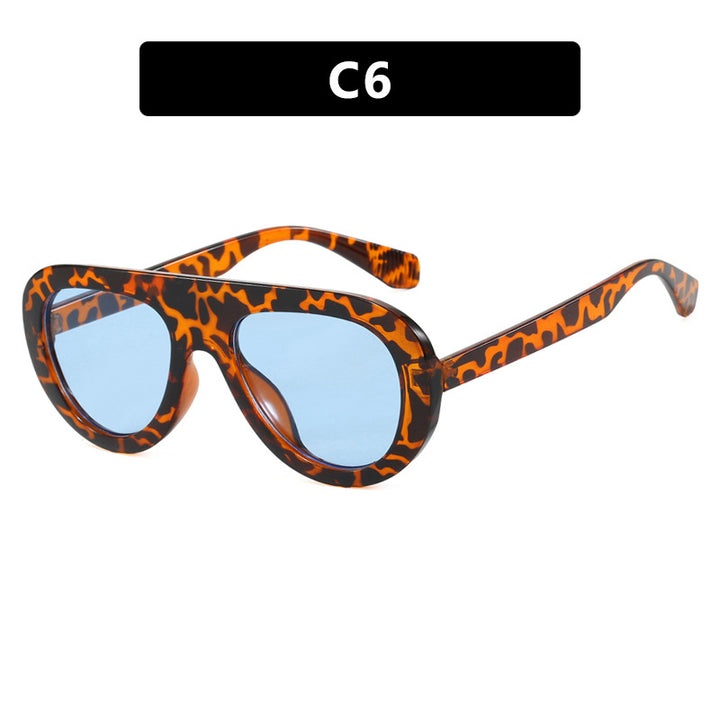 Dame moteriktig oversized solbrille med beskyttende UV-filter og komfortabel ramme Skanto