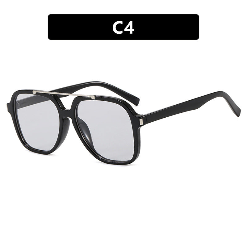 Dame kvadratisk solbrille med beskyttende UV-filter og elegant ramme Skanto
