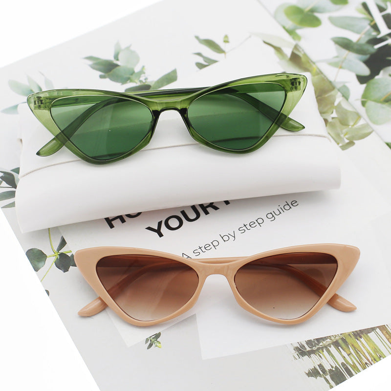 Dame Cat-Eye solbriller med nøye designet ramme Skanto