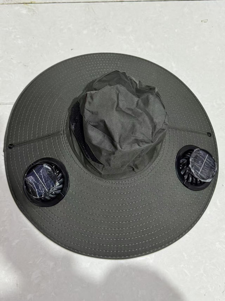 Solhatt med doble USB-vifter, pustende mesh og justerbar hakestrikk Skanto